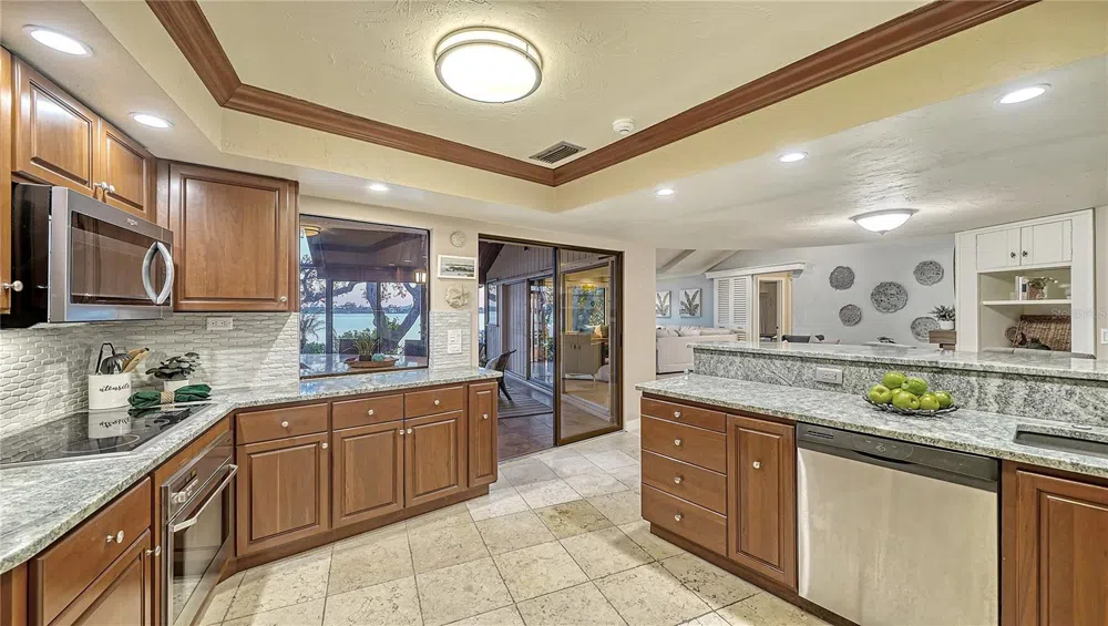 421 WATERSIDE LANE Nokomis, FL 34275