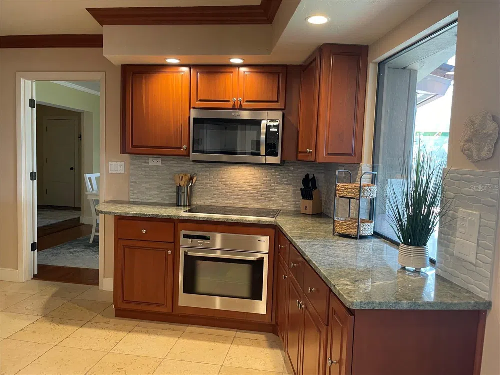 421 WATERSIDE LANE Nokomis, FL 34275