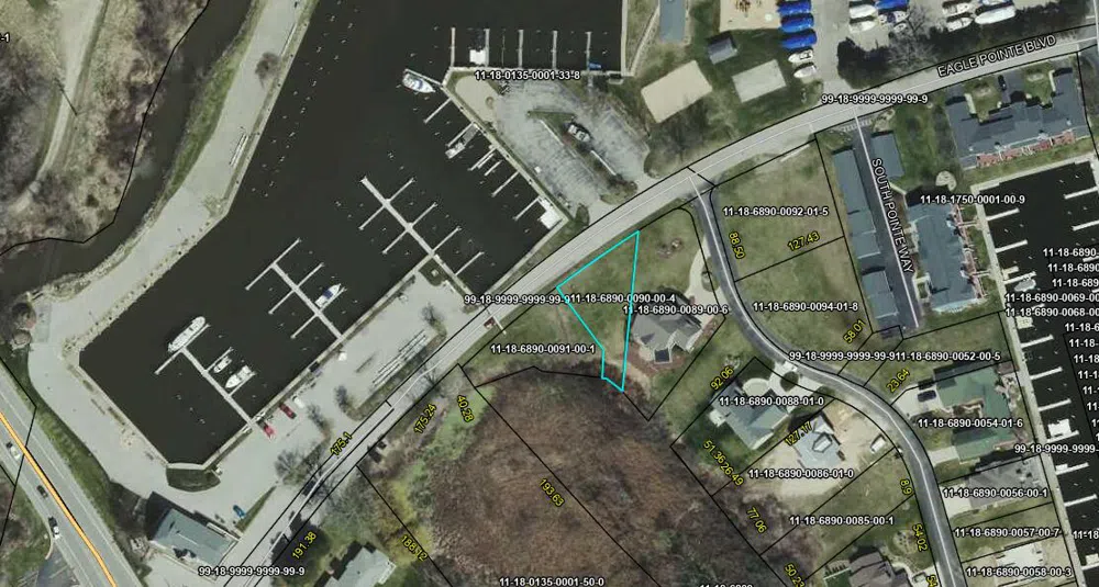 924 Eagle Pointe Drive St. Joseph, MI 49085