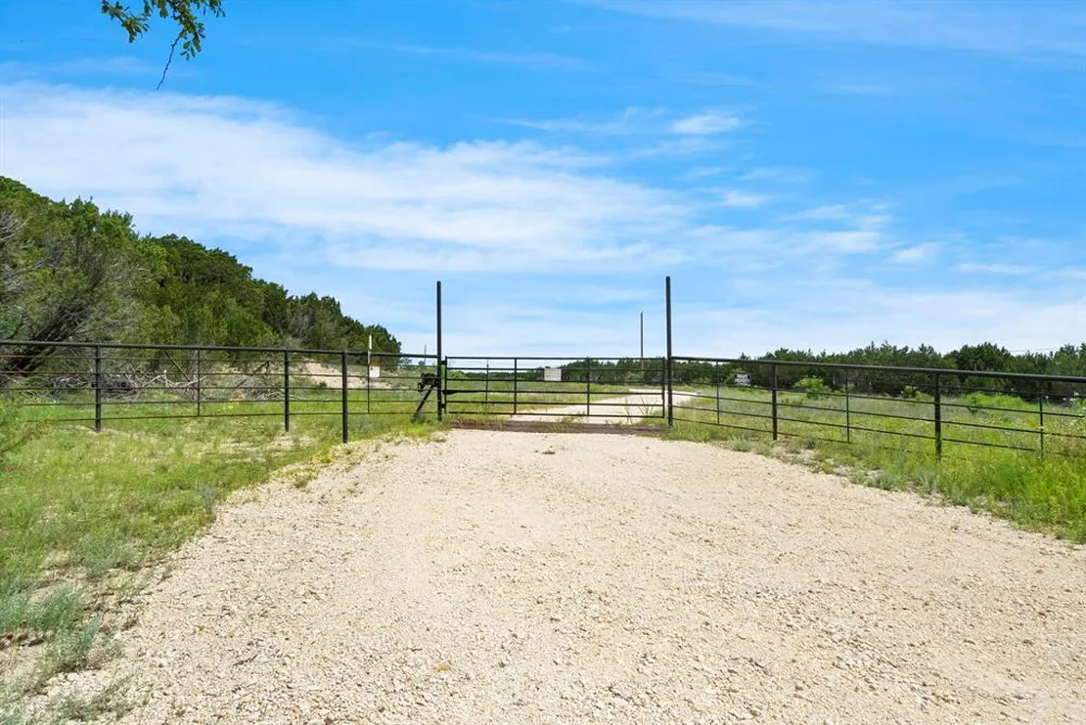 1435 Private Road 1129 Stephenville, TX 76401