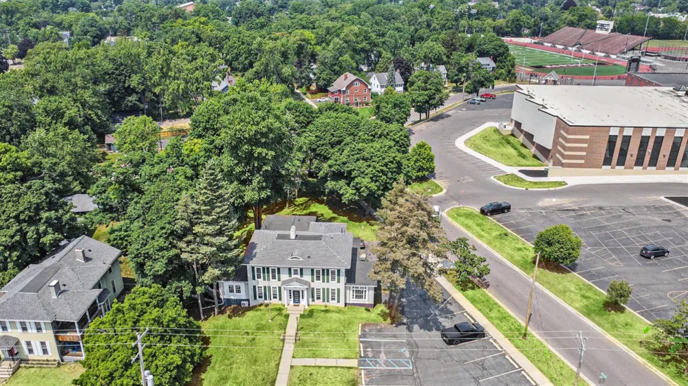 604 Wildwood Avenue Jackson, MI 49201
