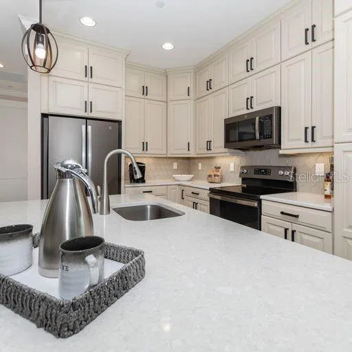 938 E VENICE AVENUE Venice, FL 34285