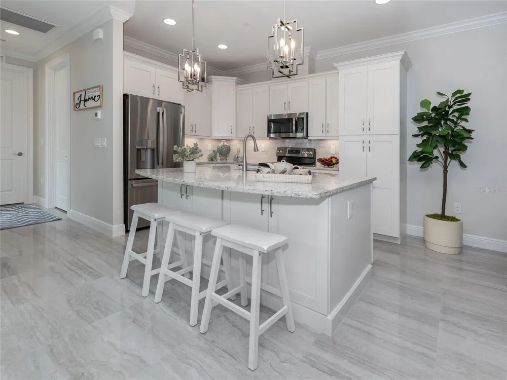 934 E VENICE AVENUE Venice, FL 34285