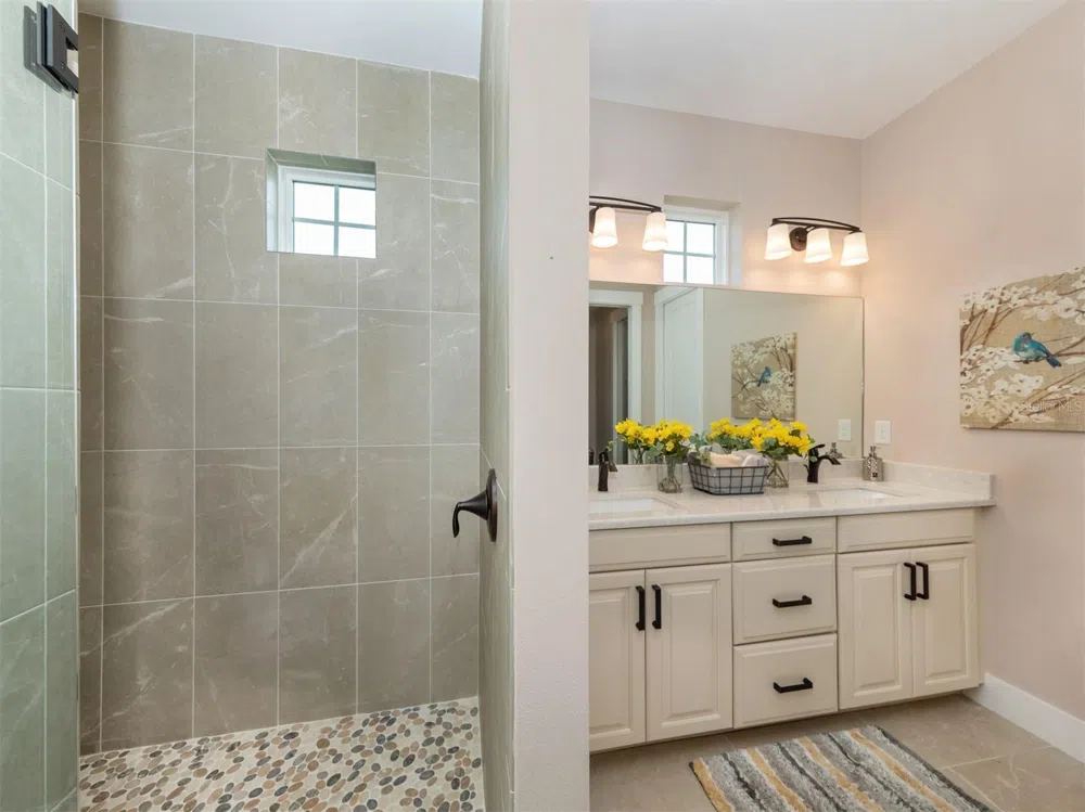934 E VENICE AVENUE Venice, FL 34285