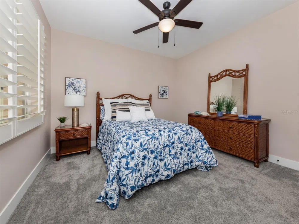 934 E VENICE AVENUE Venice, FL 34285
