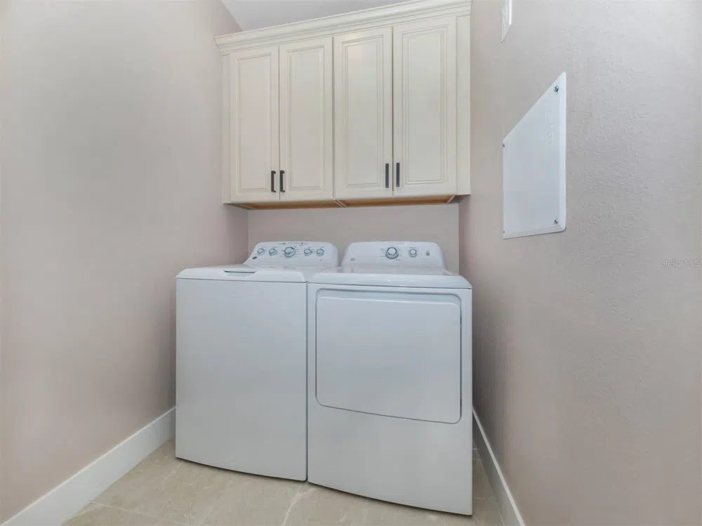 934 E VENICE AVENUE Venice, FL 34285