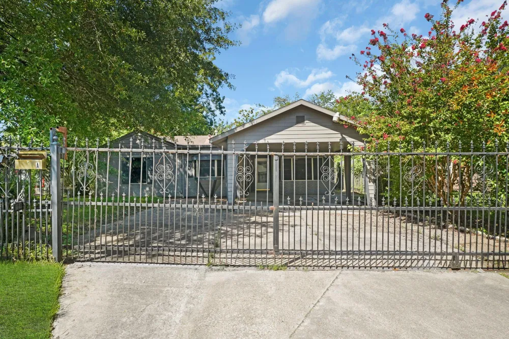 8142 Herschelwood Street Sunnyside, TX 77033
