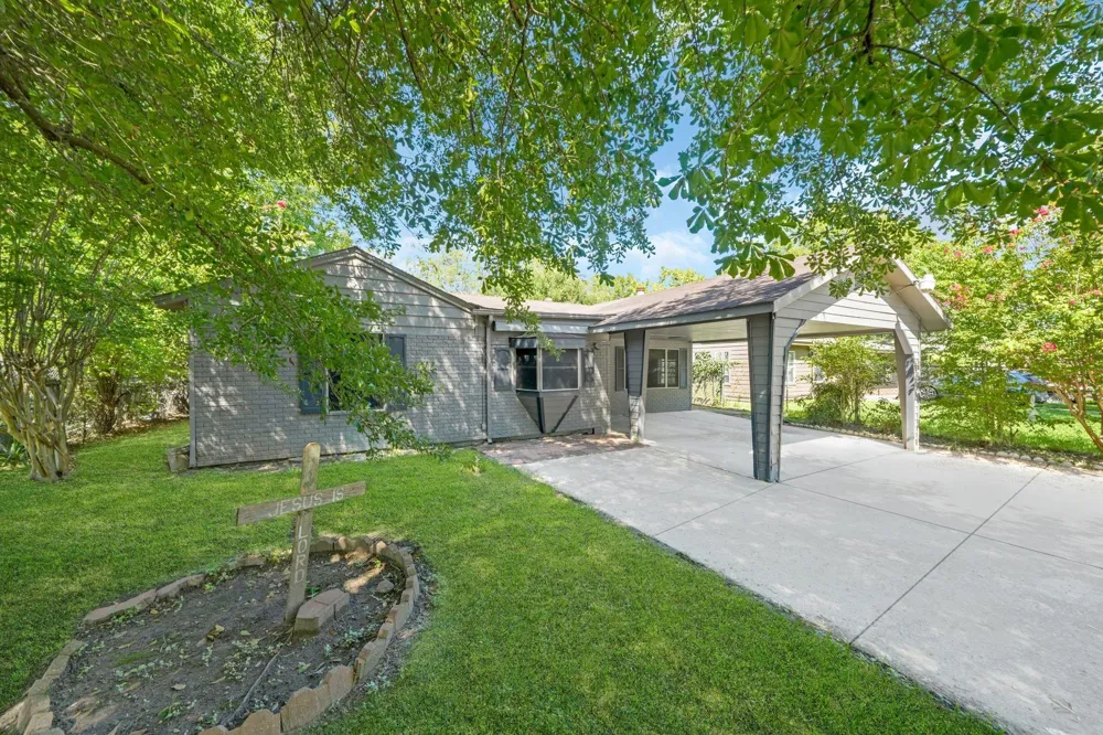 8142 Herschelwood Street Sunnyside, TX 77033