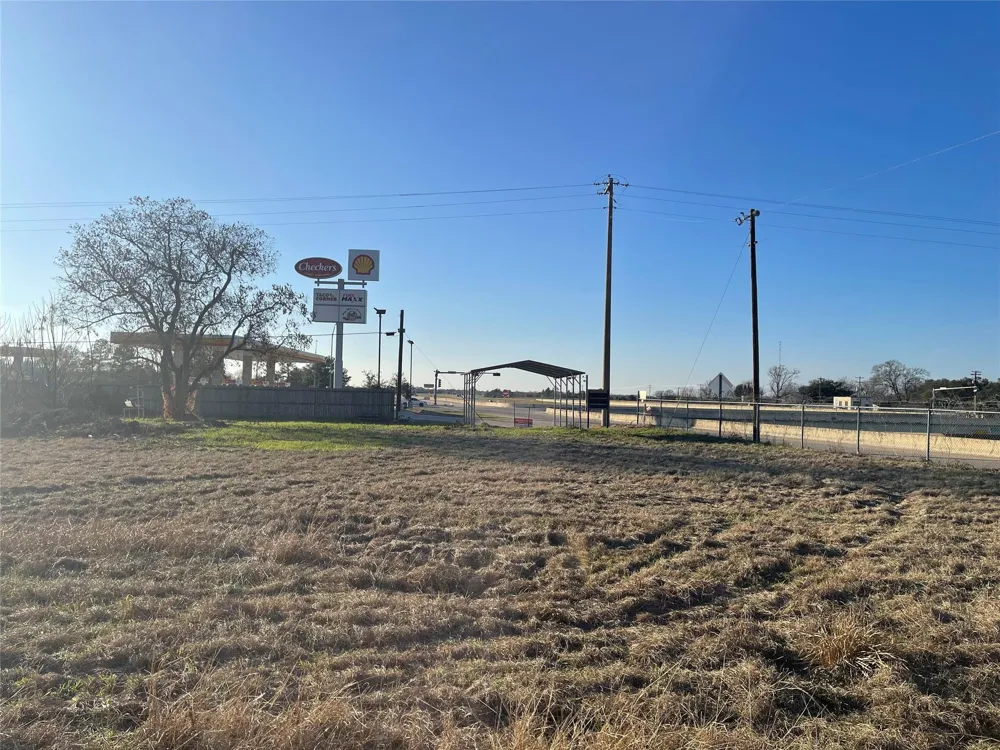 44393 Highway 290 Prairie View, TX 77484