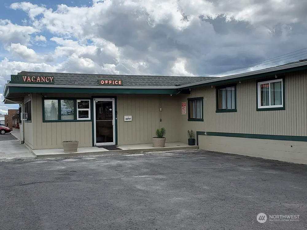 12525 W Sunset Highway