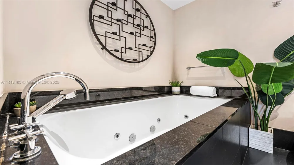 101 20th St #2102 Miami Beach, FL 33139