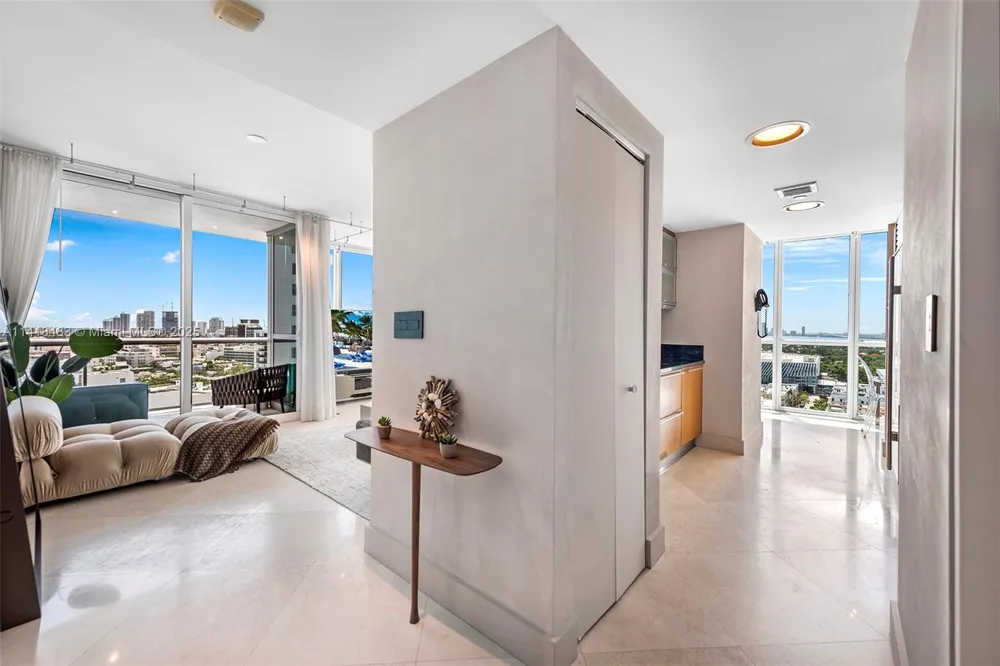 101 20th St #2102 Miami Beach, FL 33139