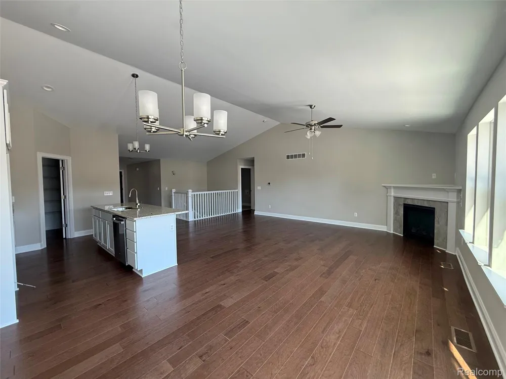 1025 CAMELLIA CIRCLE #41 Marion Township, MI 48843