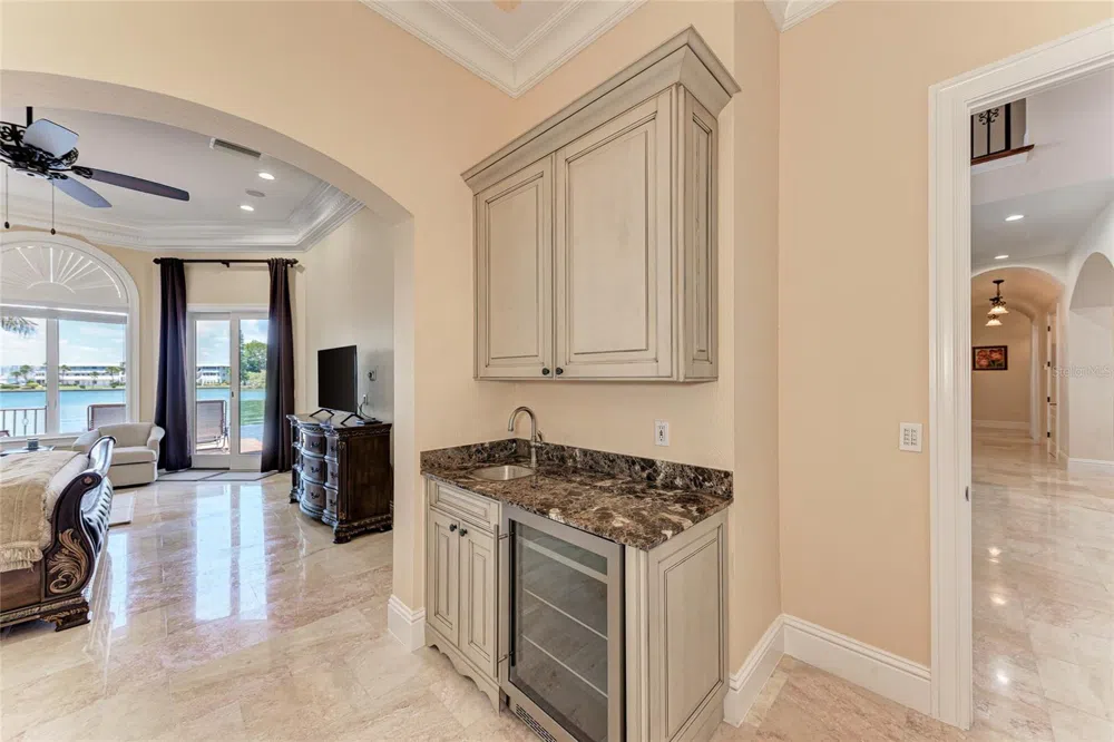 14 WASHINGTON DRIVE Sarasota, FL 34236