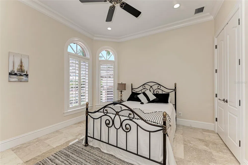 14 WASHINGTON DRIVE Sarasota, FL 34236