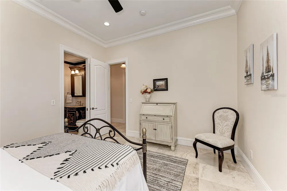14 WASHINGTON DRIVE Sarasota, FL 34236