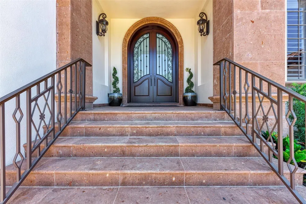 14 WASHINGTON DRIVE Sarasota, FL 34236