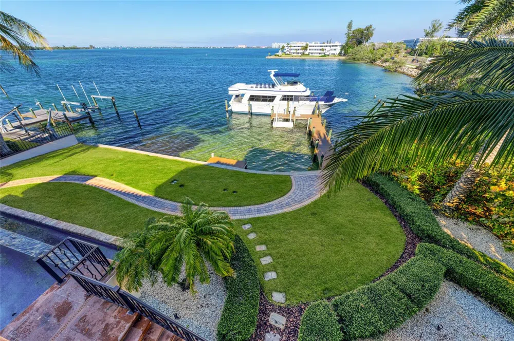 14 WASHINGTON DRIVE Sarasota, FL 34236