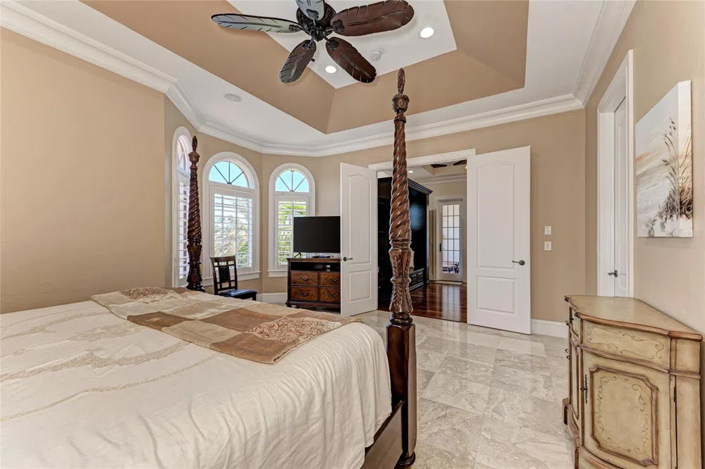 14 WASHINGTON DRIVE Sarasota, FL 34236