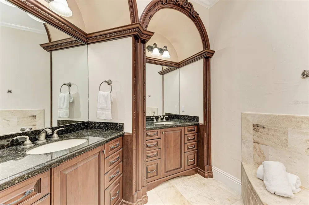 14 WASHINGTON DRIVE Sarasota, FL 34236
