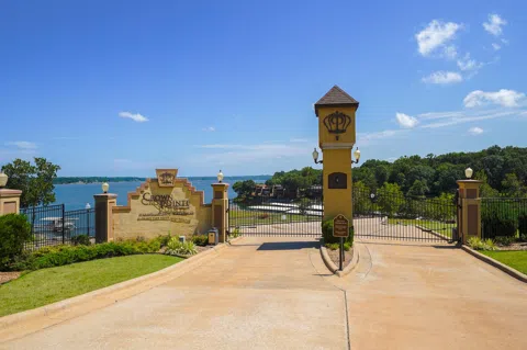 25 Grand Lake Drive #3C