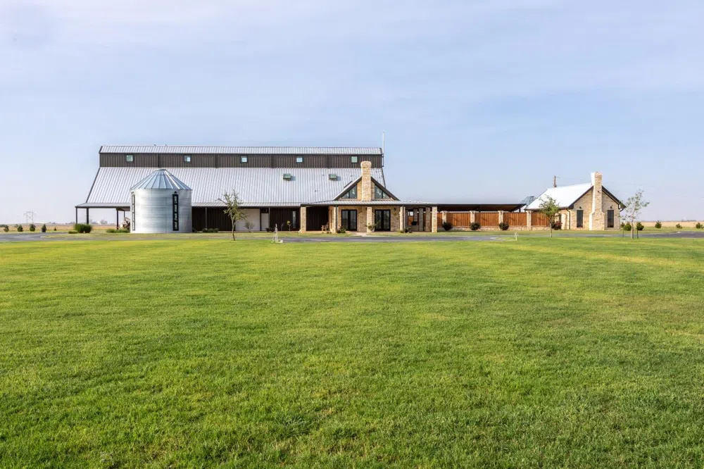 1635 County Road 135 Hale Center, TX 79041