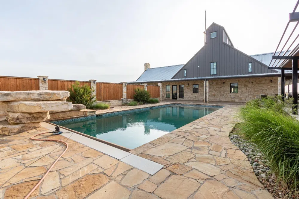 1635 County Road 135 Hale Center, TX 79041