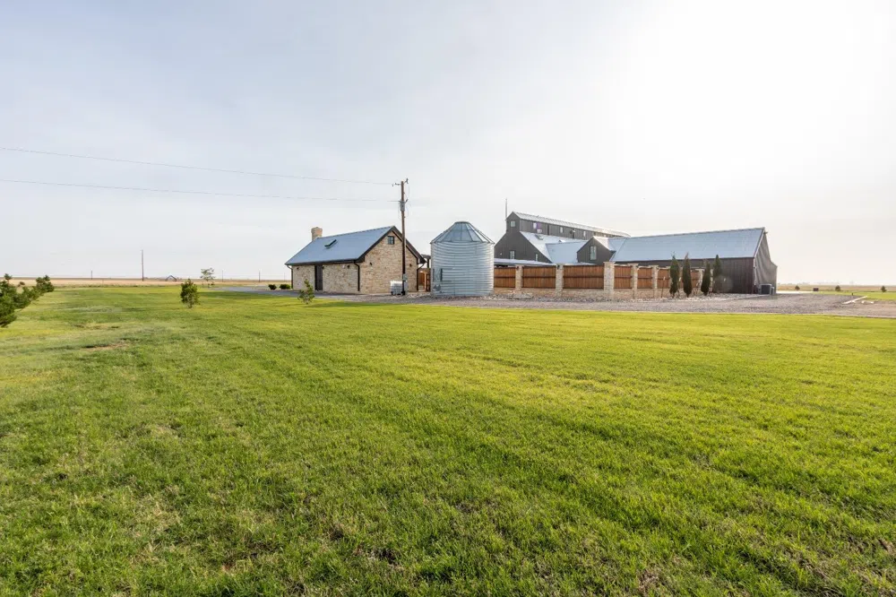 1635 County Road 135 Hale Center, TX 79041