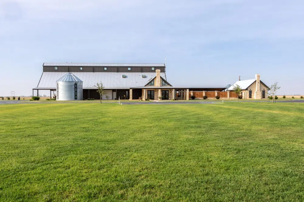 1635 County Road 135 Hale Center, TX 79041