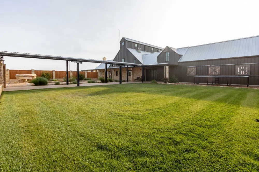 1635 County Road 135 Hale Center, TX 79041