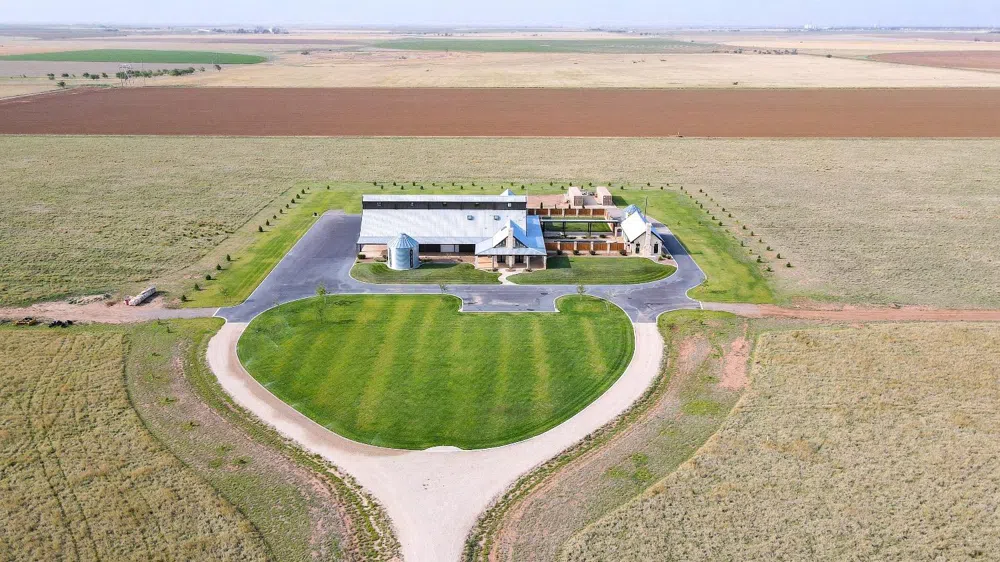 1635 County Road 135 Hale Center, TX 79041