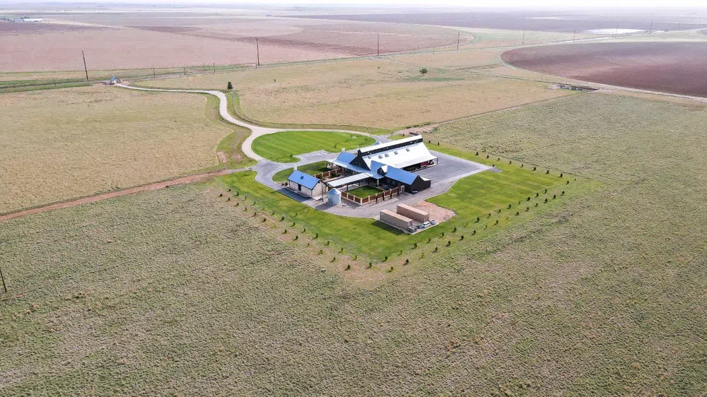 1635 County Road 135 Hale Center, TX 79041