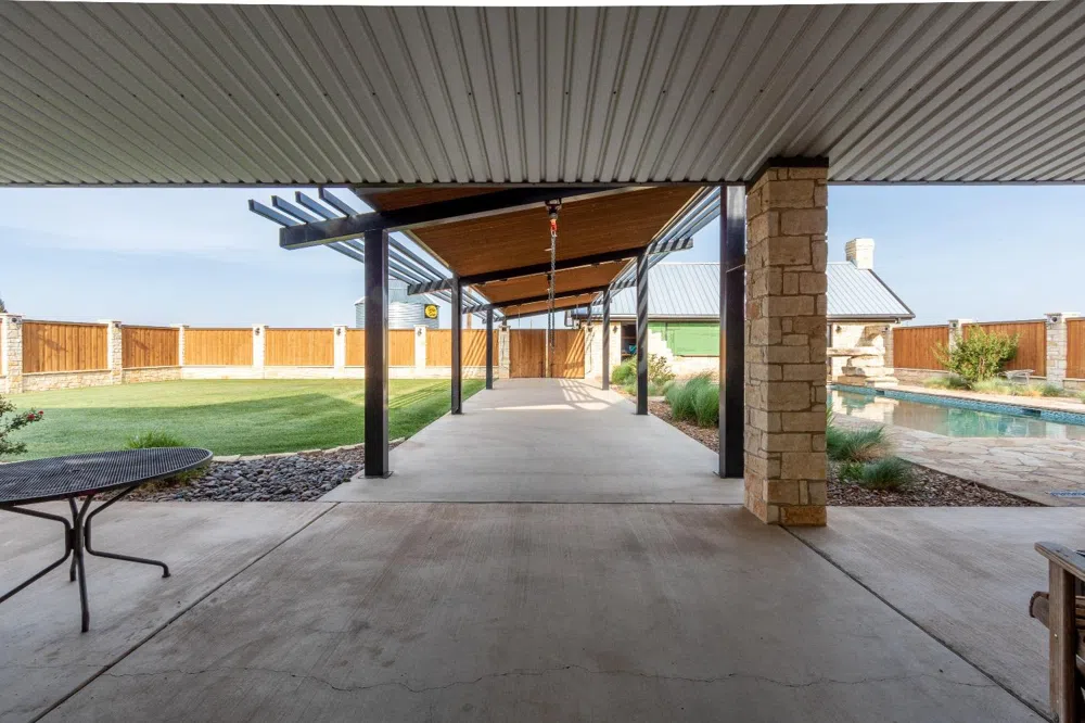 1635 County Road 135 Hale Center, TX 79041