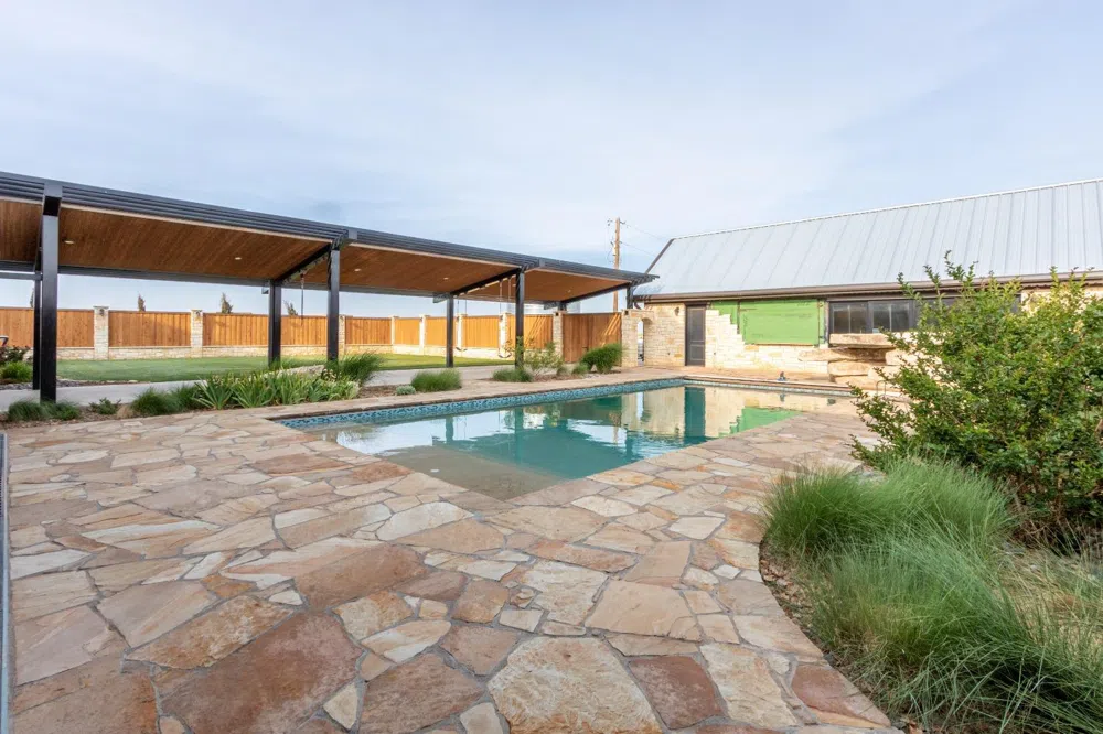 1635 County Road 135 Hale Center, TX 79041