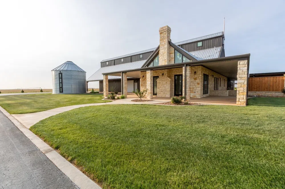 1635 County Road 135 Hale Center, TX 79041