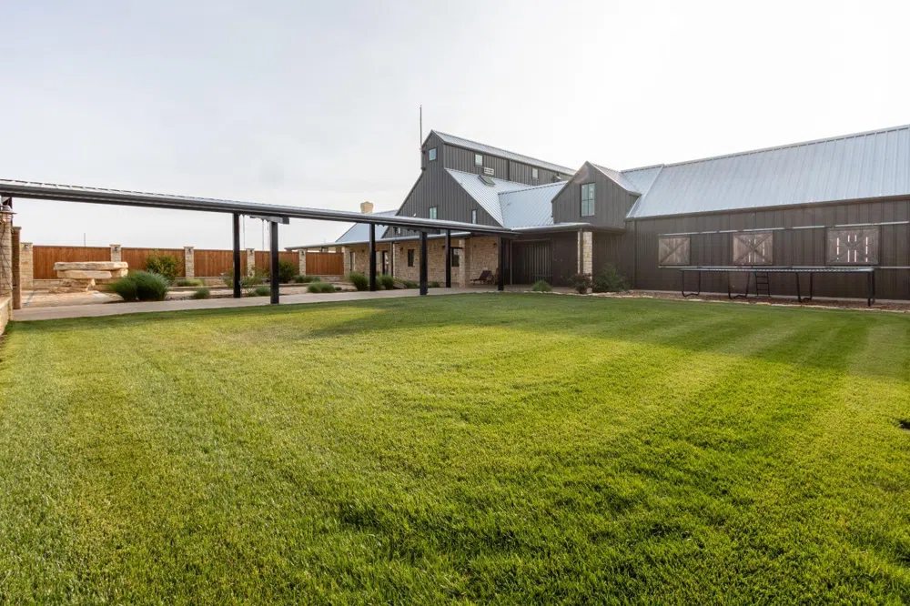 1635 County Road 135 Hale Center, TX 79041