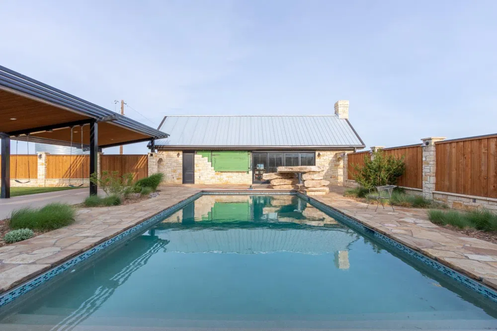 1635 County Road 135 Hale Center, TX 79041