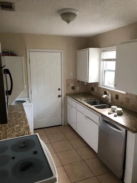 2800 W Bewick Street Fort Worth, TX 76109
