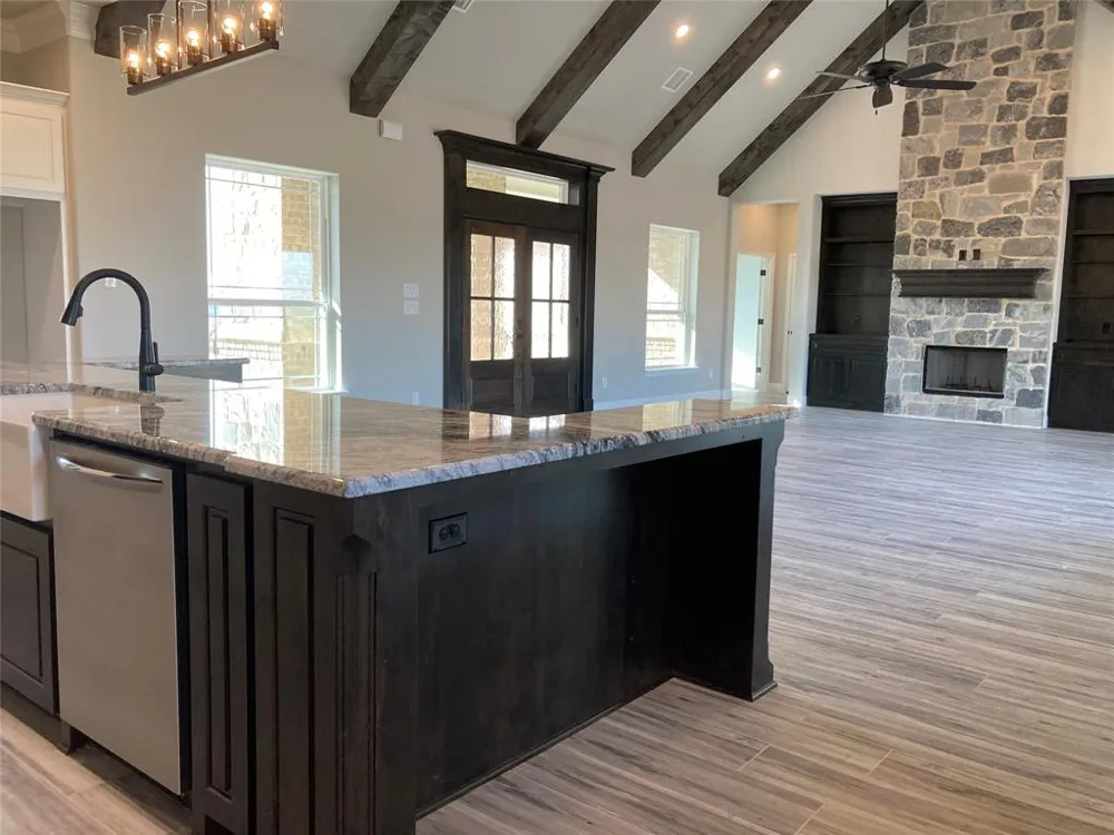 7081 Veal Station Weatherford, TX 76085