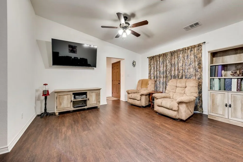 8302 Chesham Drive Rowlett, TX 75088
