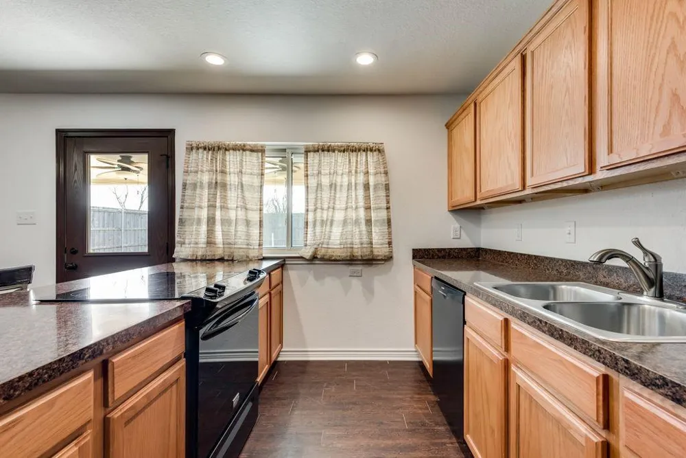 8302 Chesham Drive Rowlett, TX 75088
