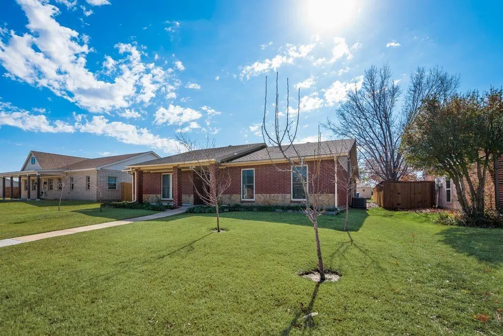 8302 Chesham Drive Rowlett, TX 75088