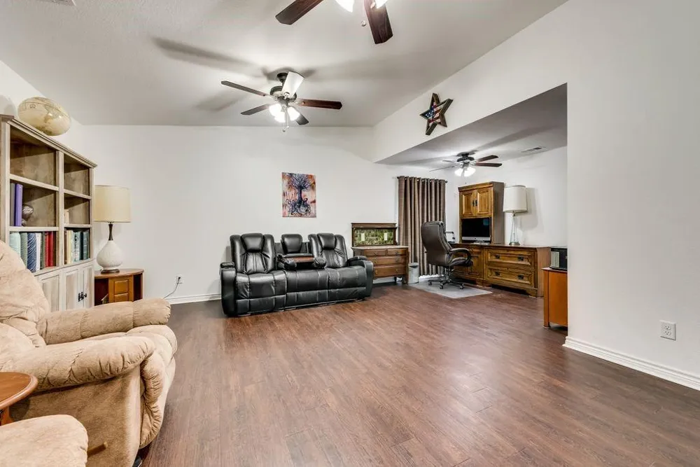 8302 Chesham Drive Rowlett, TX 75088