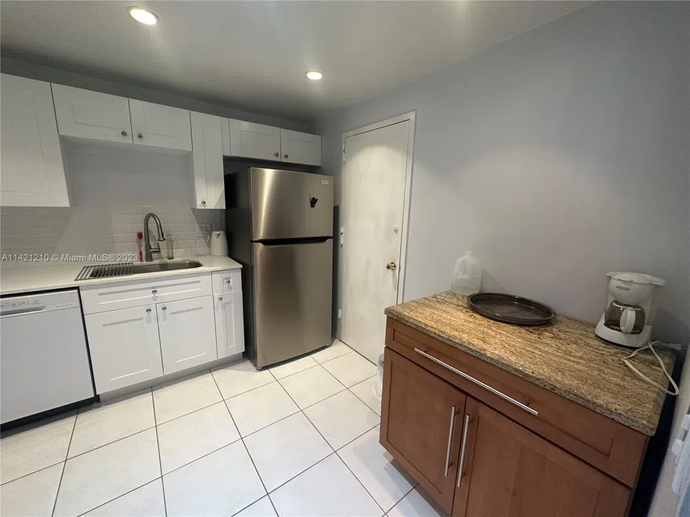 401 Golden Isles Dr #603 Hallandale Beach, FL 33009