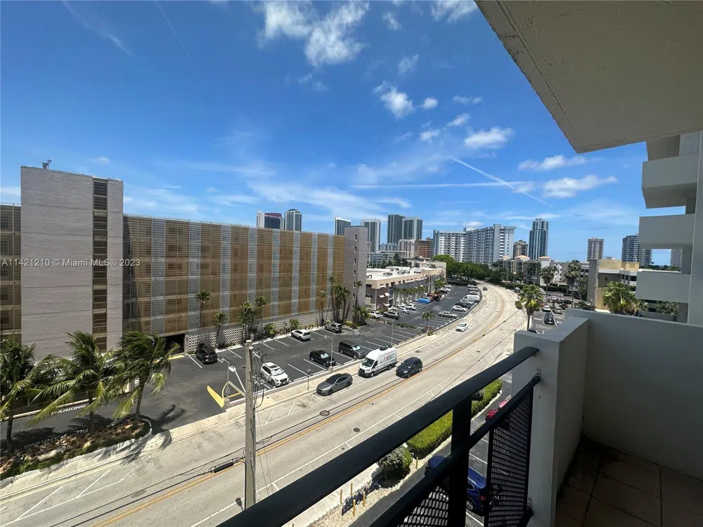 401 Golden Isles Dr #603 Hallandale Beach, FL 33009
