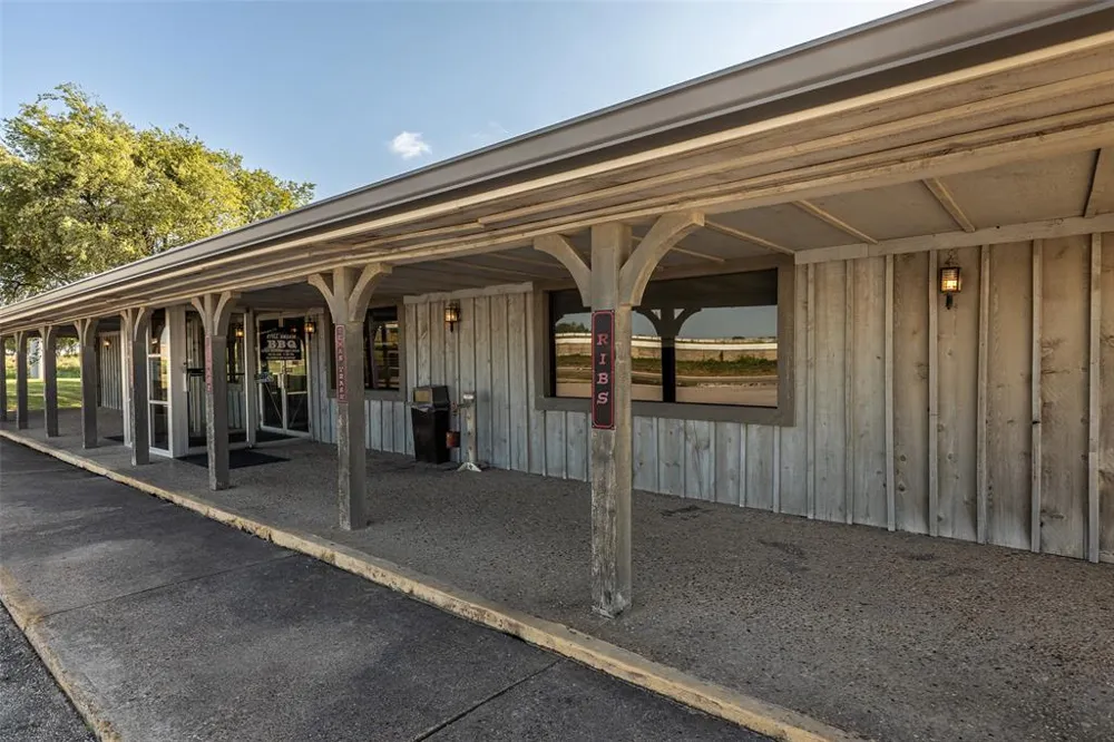 212 S Hickory Street Abbott, TX 76621