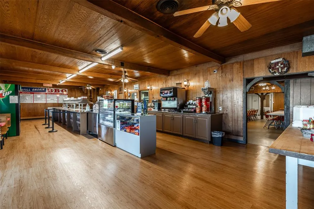 212 S Hickory Street Abbott, TX 76621
