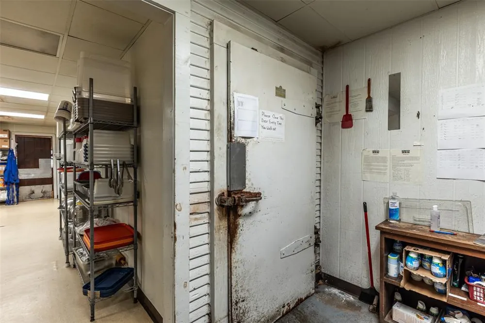 212 S Hickory Street Abbott, TX 76621