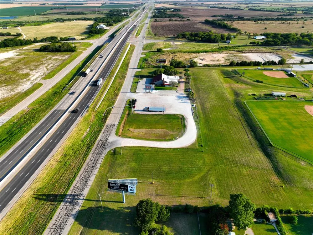 212 S Hickory Street Abbott, TX 76621