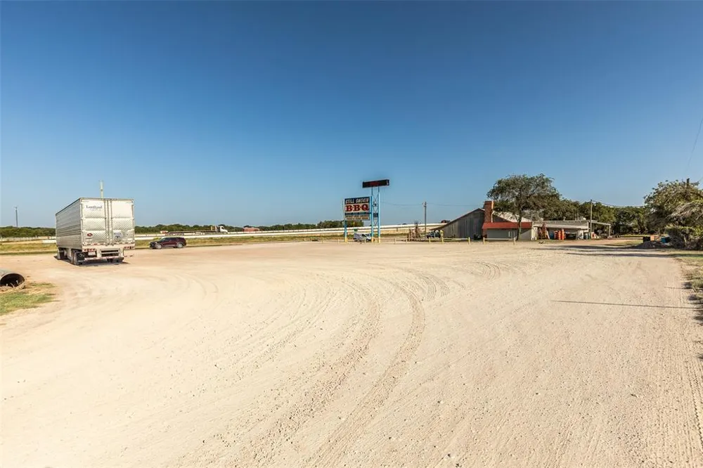 212 S Hickory Street Abbott, TX 76621